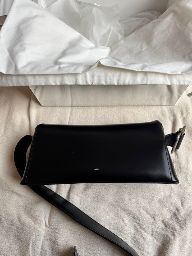 OSOI ブラックレザーショルダーバッグ