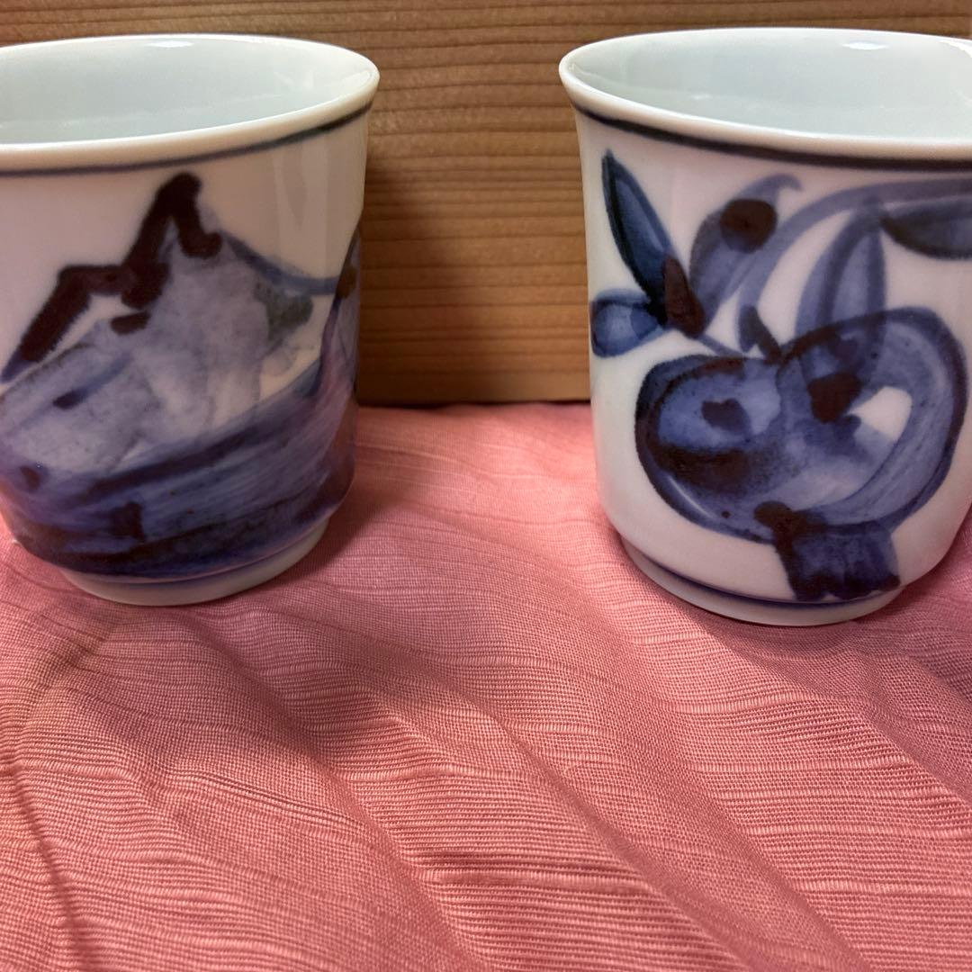 人間国宝　近藤悠三作　染付湯呑　二客