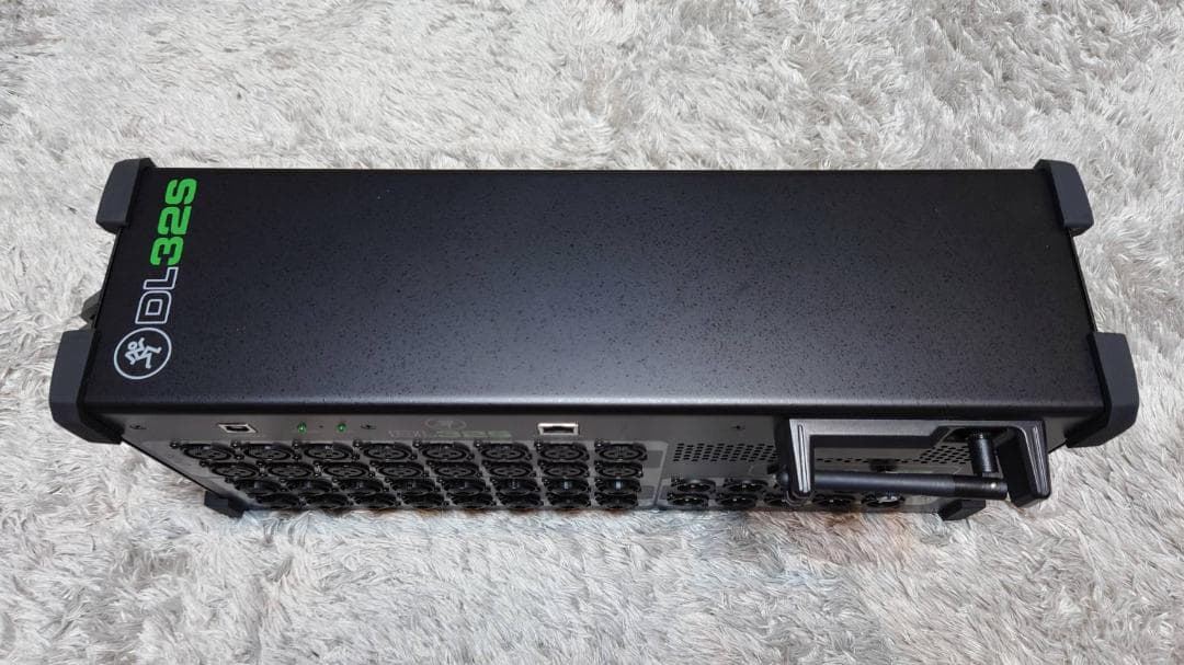 Mackie DL32S デジタルミキサー Wi-Fi付型（ホール使用１回）美品