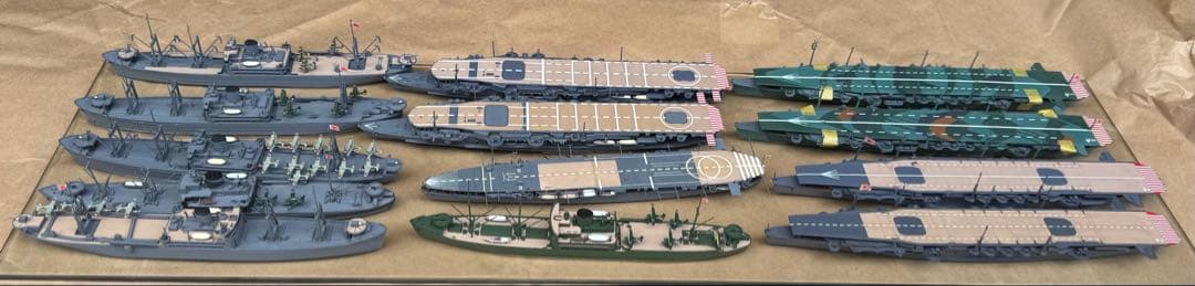 TYPE-B 戦艦、空母プラモデル　完成品　ガラスショーケース付き！