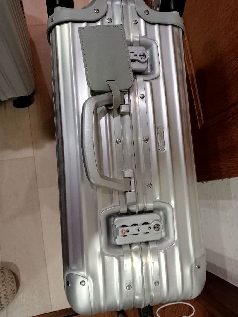 リモワスーツケース東京丸ノ内店購入