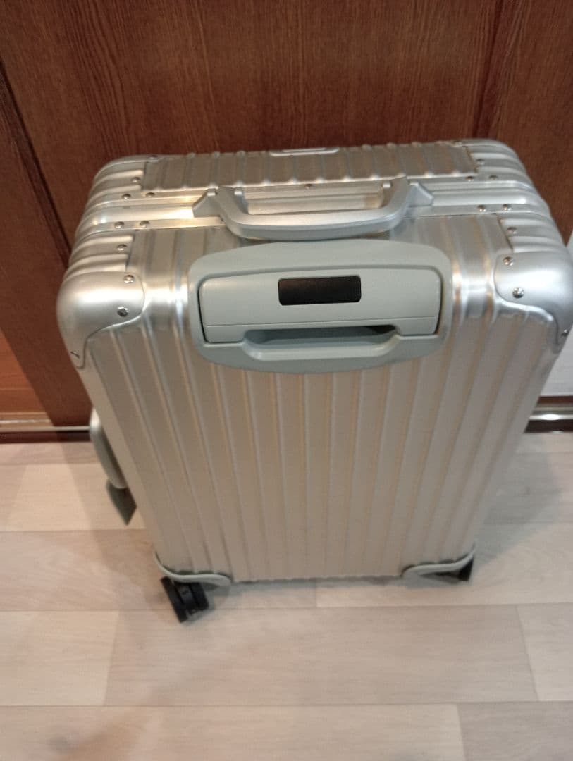 リモワスーツケース東京丸ノ内店購入