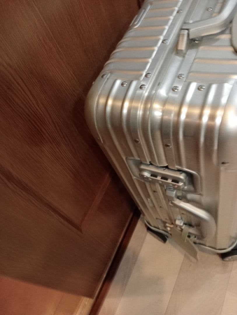 リモワスーツケース東京丸ノ内店購入