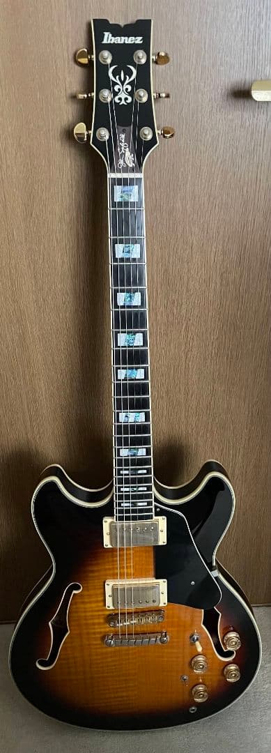 Ibanez セミホロウボディエレキギター サンバースト