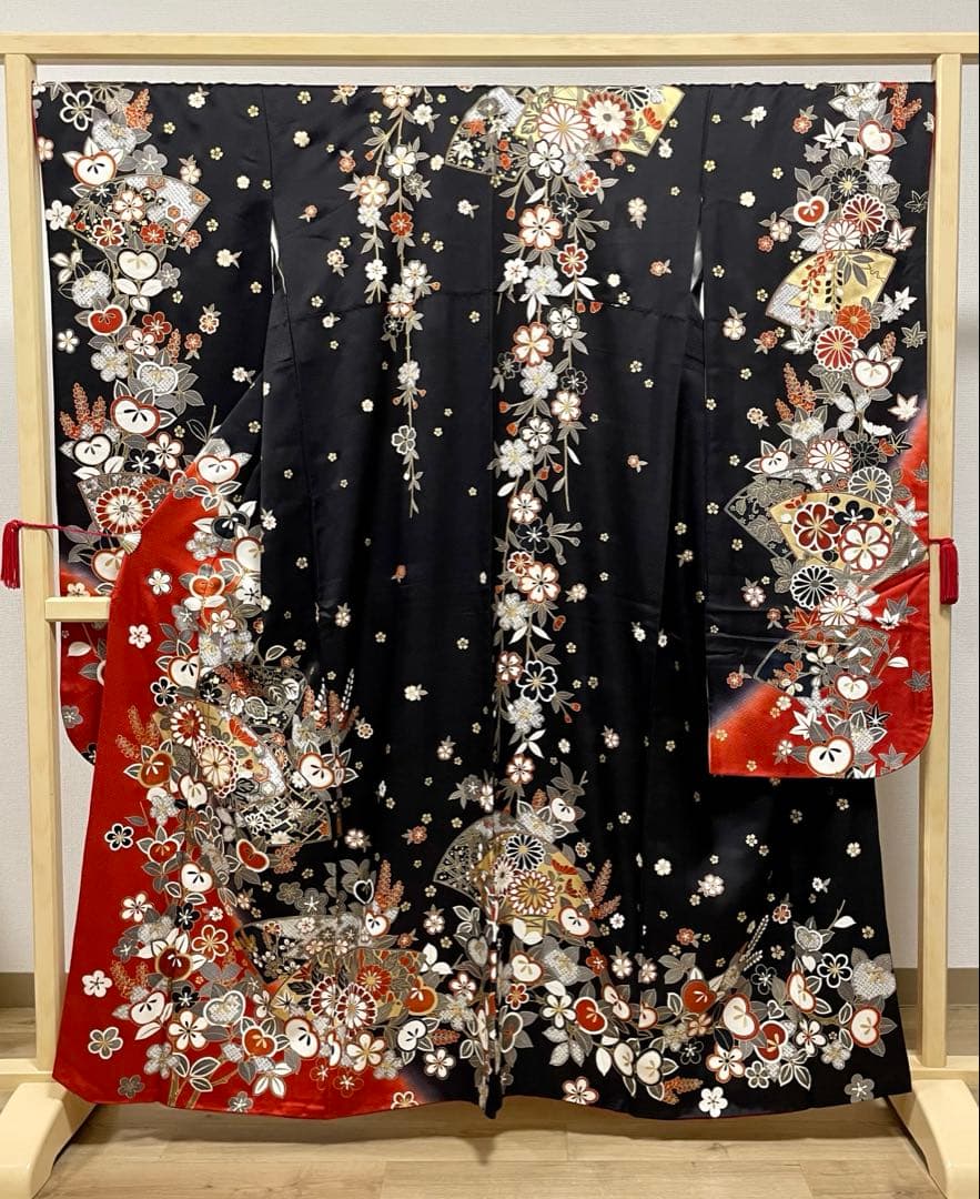 E 美品 豪華な花々模様 金彩 黒×赤 正絹 袷 振袖 着物 成人式 K9