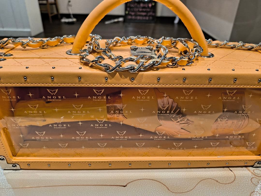 限定エンジェル　シャンパン　ハロウィンロゼ　箱　チェーン　鍵付き