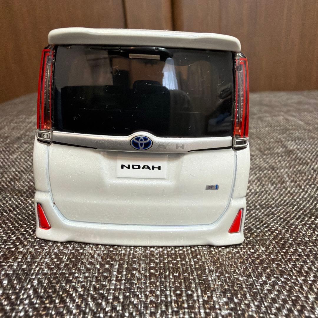 トヨタ　ノア　カラーサンプル