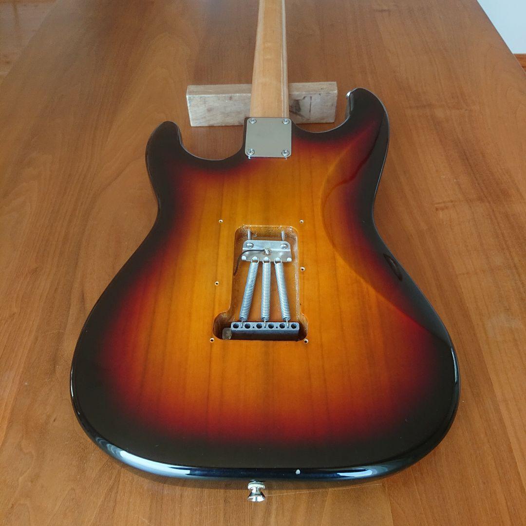 サンバースト ストラトキャスター エレキギター