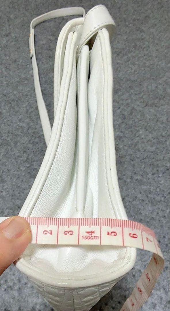 美品**BALLY**ホワイトキルティングパーティーバッグ