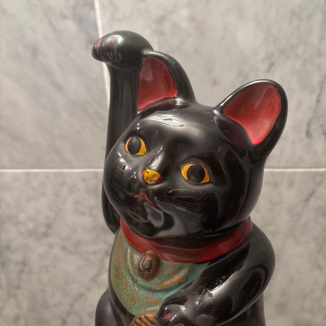 アンティーク手描きの瞳やふっくらとしたお顔が美しい招き猫