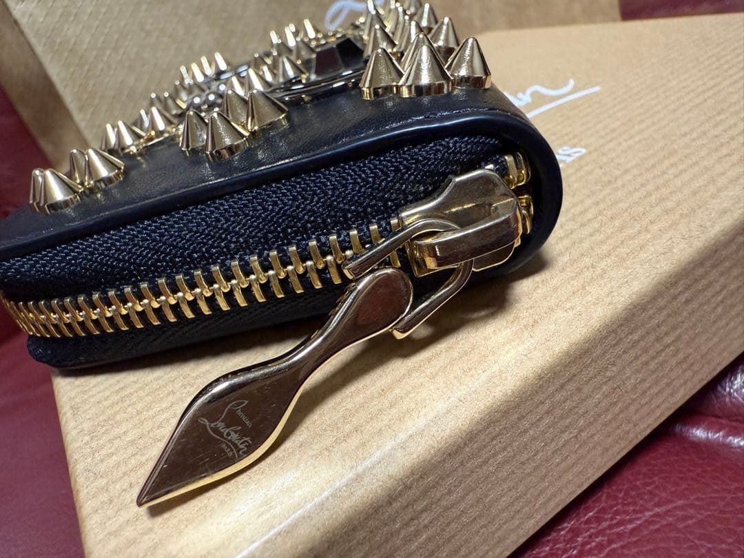 【正規品・箱付き】美品 クリスチャン ルブタン パネトーネ ケース