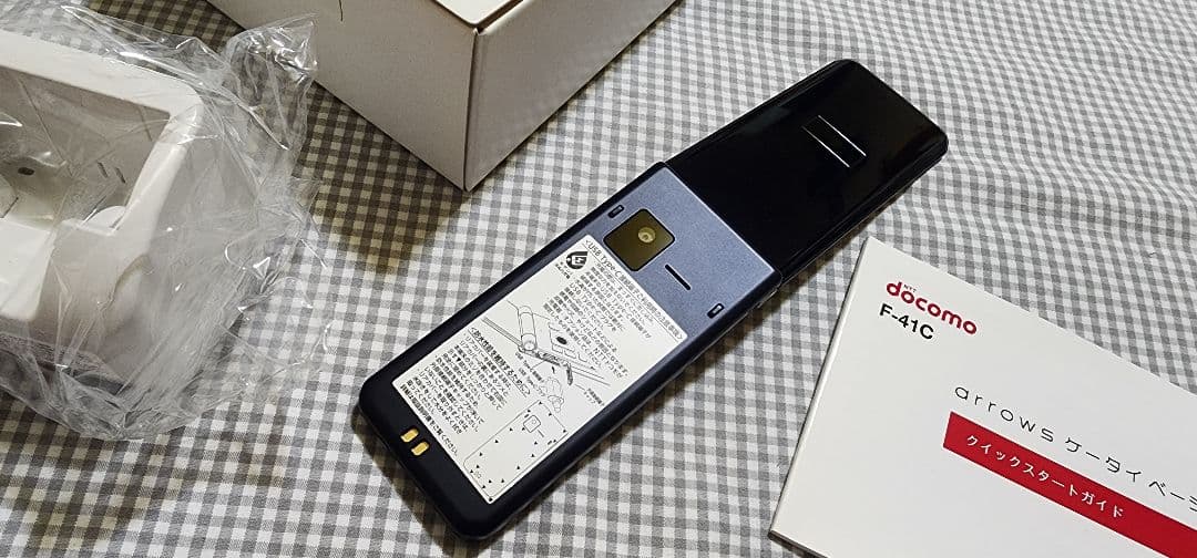 docomo F-41C 折りたたみ式携帯電話 本体 arrows