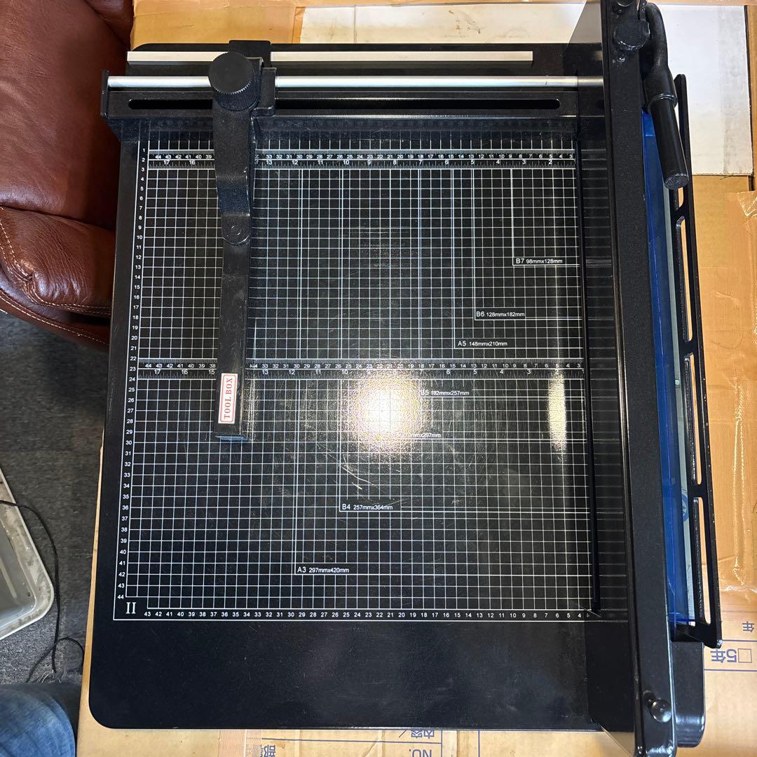 裁断機 A4対応 ブラック グリッド付き