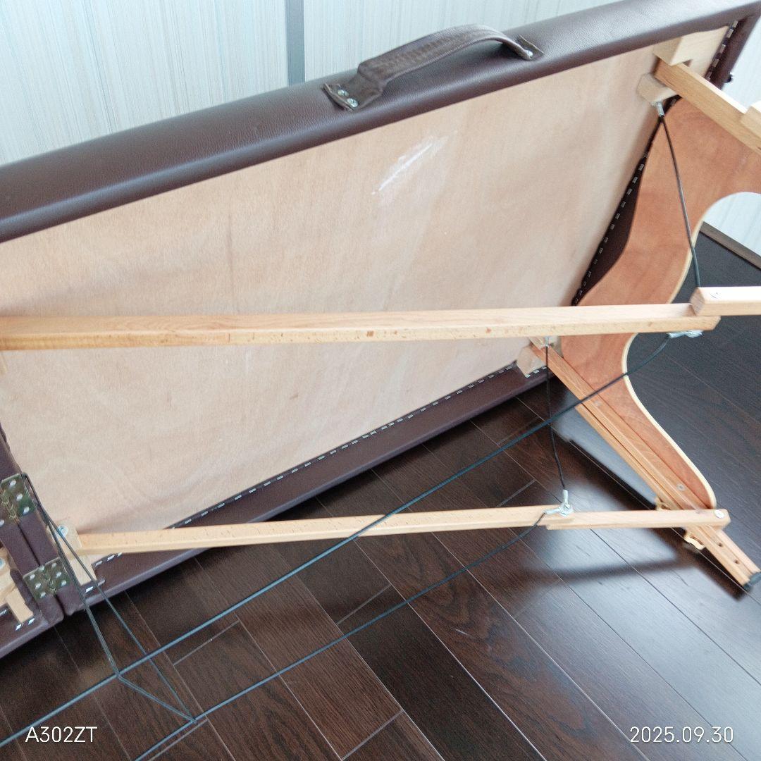 軽量 折りたたみ木製マッサージベッド　ブラウン