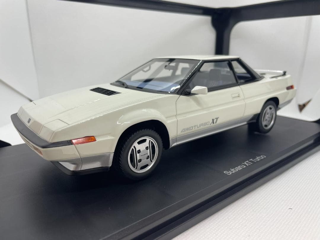 701-008 DNA 1/18 スバル XT 4WD Turbo ホワイト