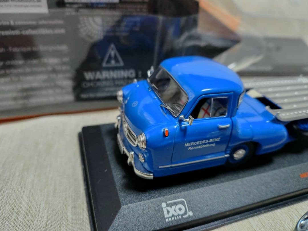 イクソ　メルセデスベンツトランスポータ ミニチャンプス メルセデスベンツ