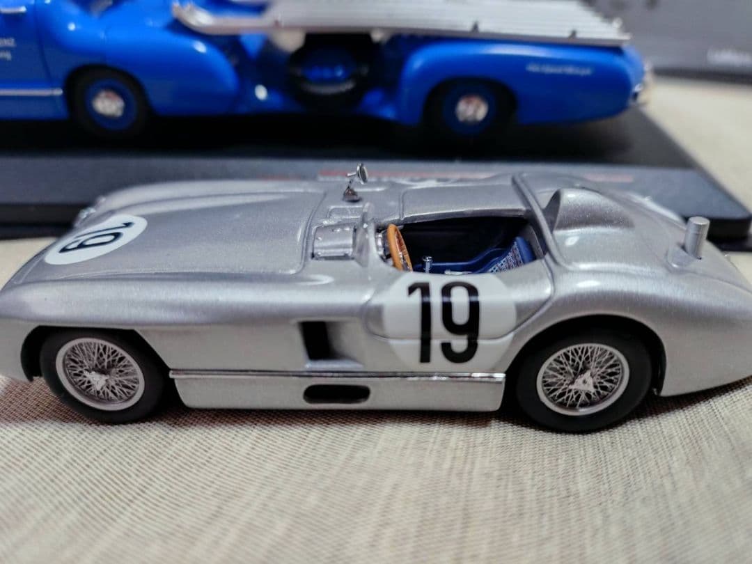 イクソ　メルセデスベンツトランスポータ ミニチャンプス メルセデスベンツ