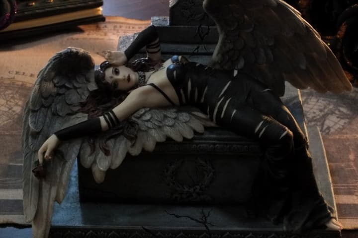 ゴシックフィギュア 堕天使　Disowned