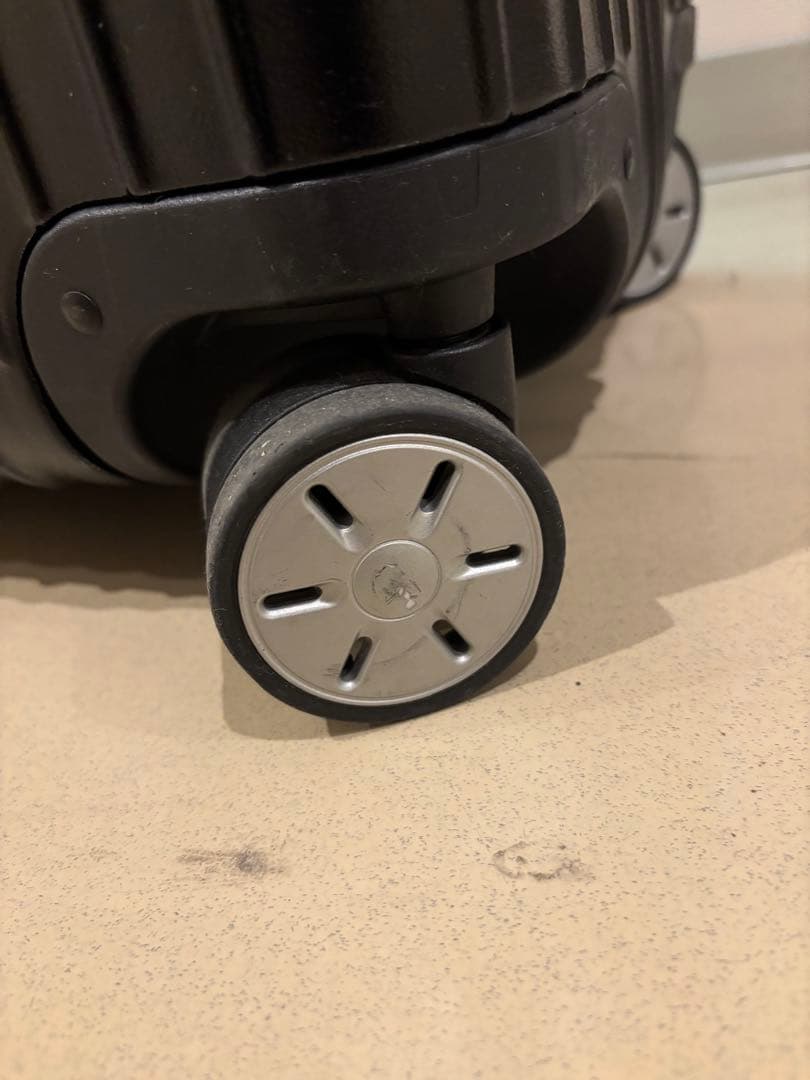 RIMOWA ブラック キャリーケース 63L4ウィール