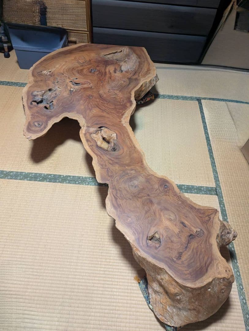 無垢材 自然形状の座卓ケヤキ