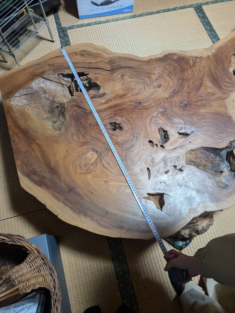 無垢材 自然形状の座卓ケヤキ
