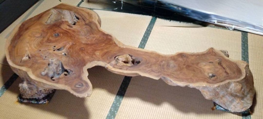 無垢材 自然形状の座卓ケヤキ