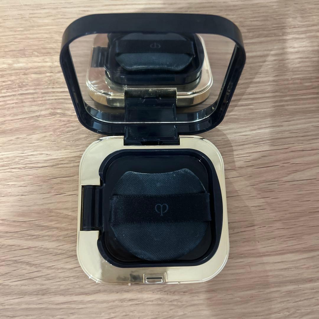 クレドポーボーテ　タンクッションエクラルミヌ　オークル10 ケース付