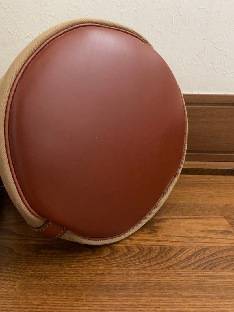 Brady ベージュ 巾着型ショルダーバッグ