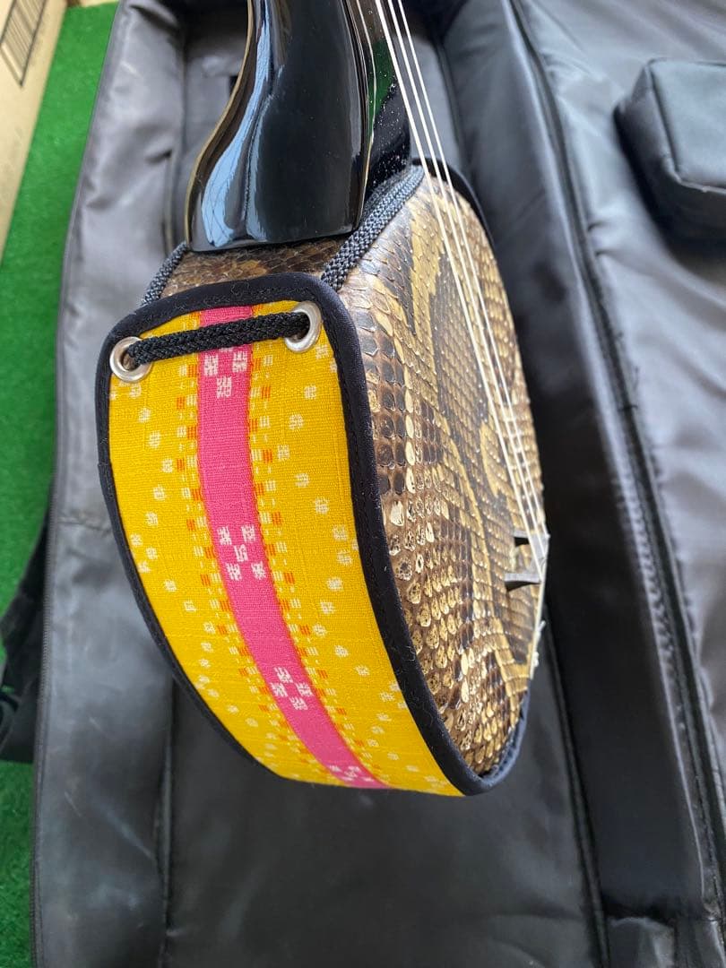 沖縄三線　蛇革　本革　ケース付き