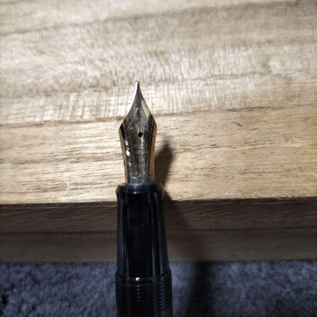 14K PILOT 万年筆 黒と金のアクセント