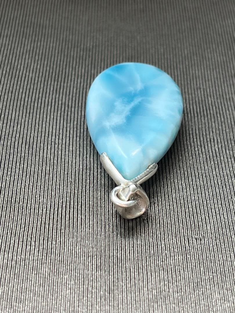 天然石☆品質良し！ラリマーしずく型ペンダントトップ☆透けるブルー＆模様が美しい！