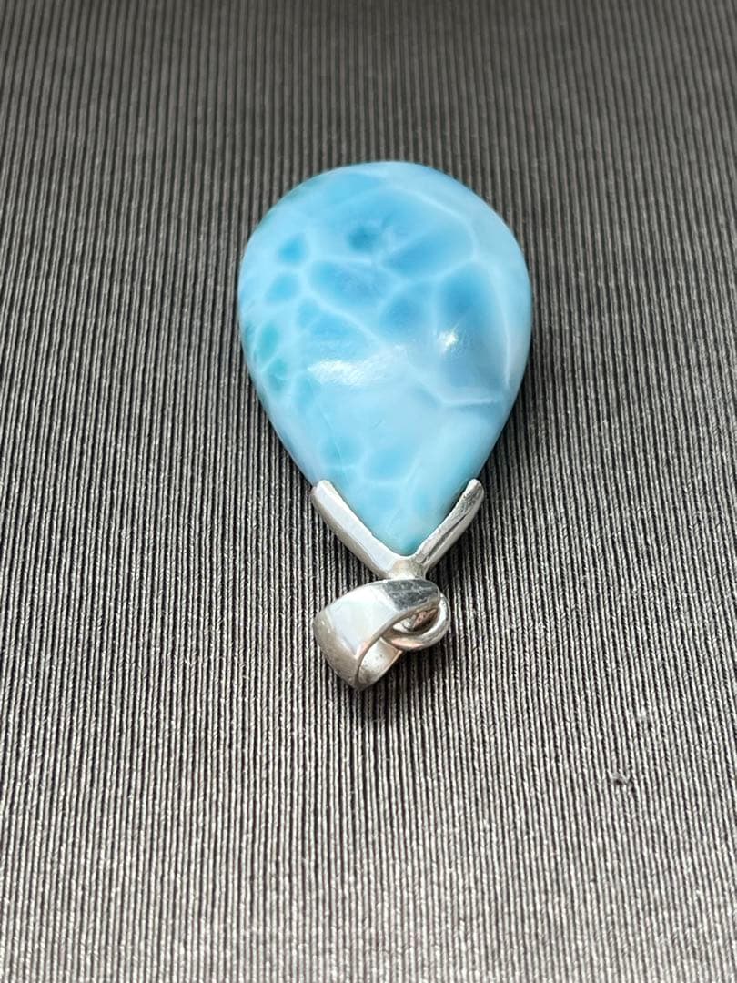 天然石☆品質良し！ラリマーしずく型ペンダントトップ☆透けるブルー＆模様が美しい！