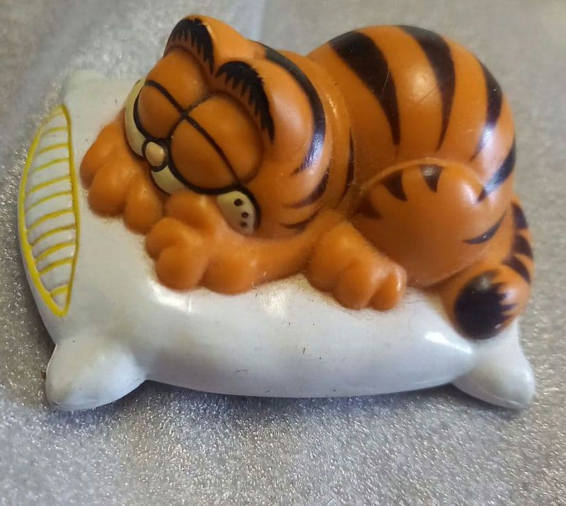 ☆レア☆1981☆ビンテージ☆ガーフィールド☆寝ているミニフィギュア☆