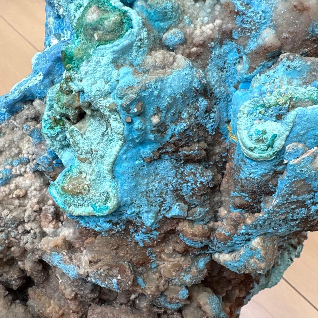 青色・緑色の鉱石 自然石 木製台座付き