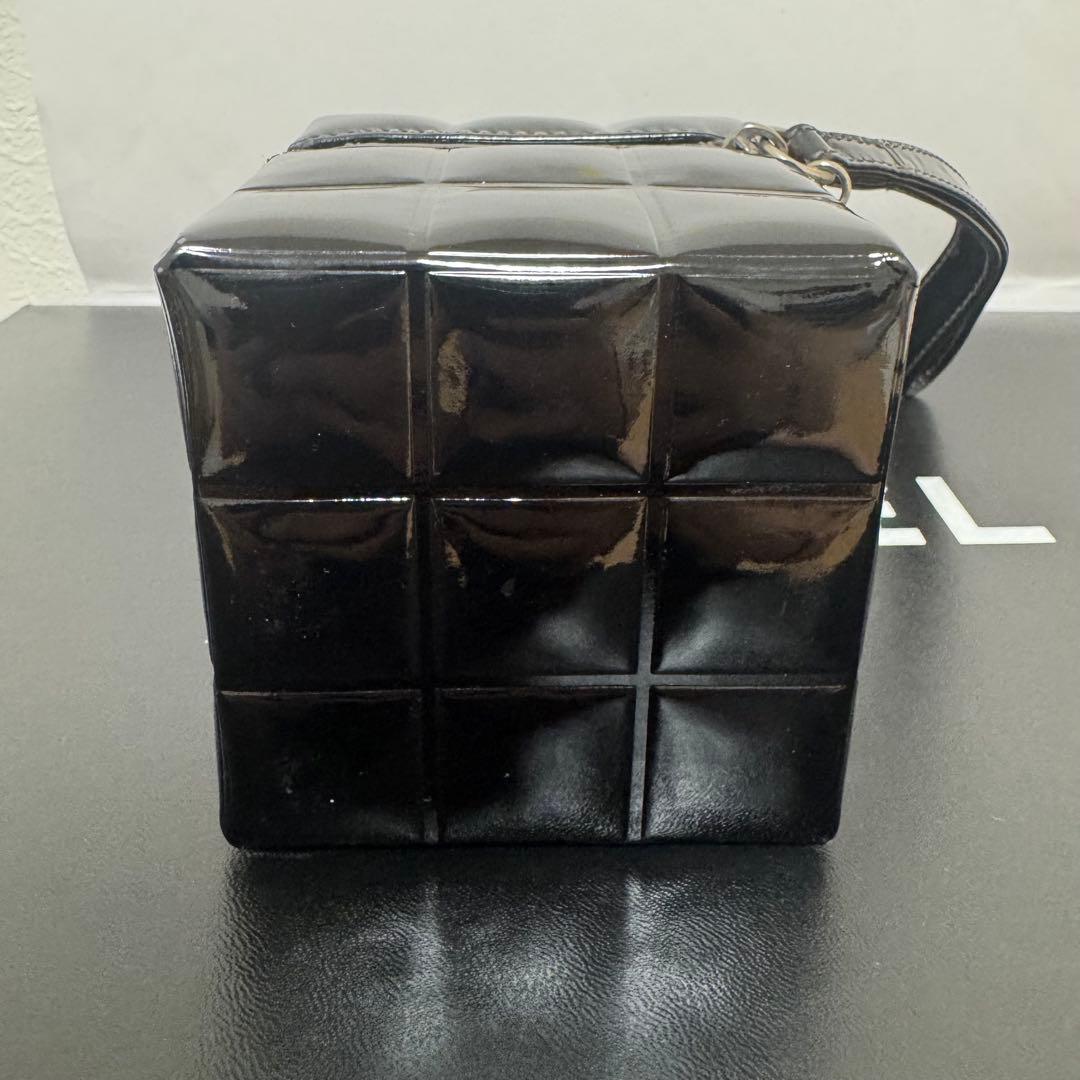 【美品】CHANEL シャネル ココマーク エナメル ポーチ キューブ 黒