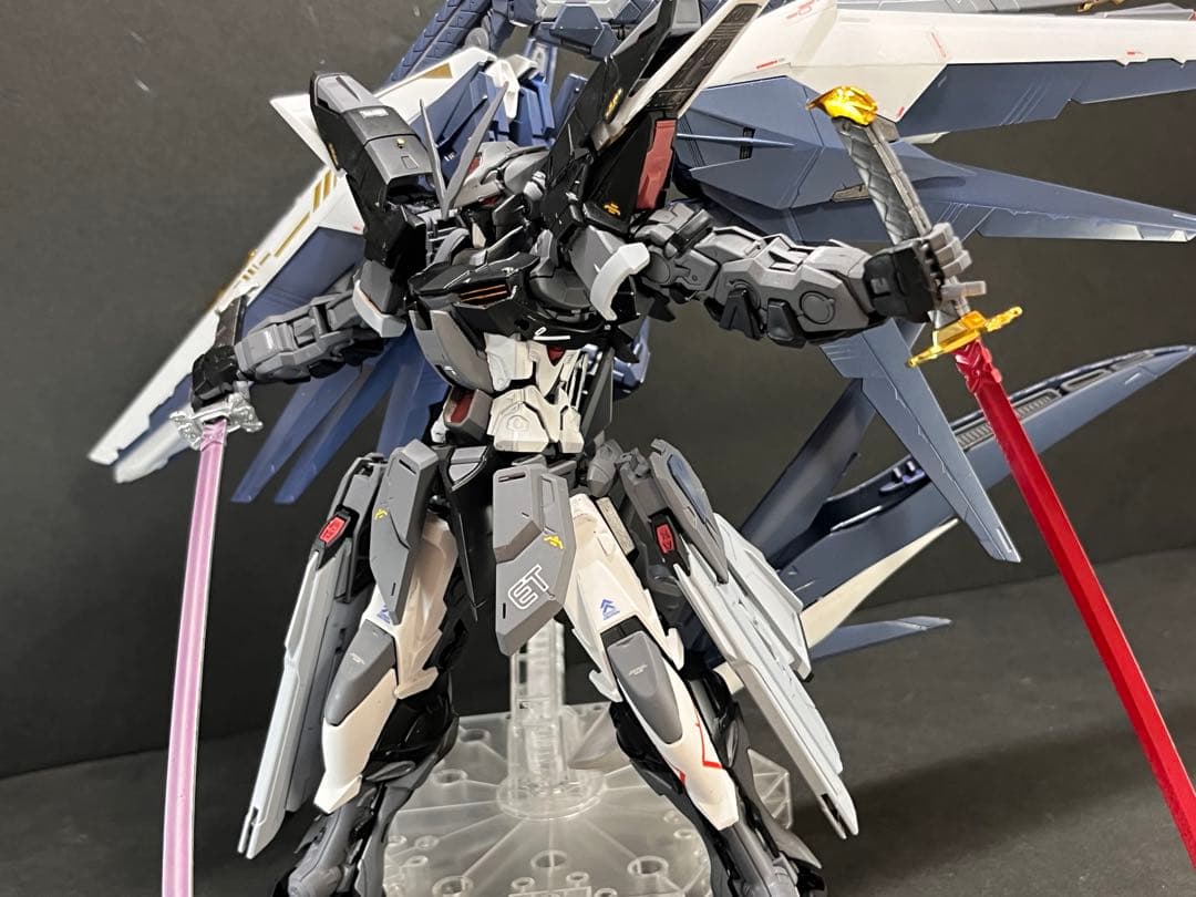 ガンプラ　全塗装完成品　MG ガンダムアストレイ