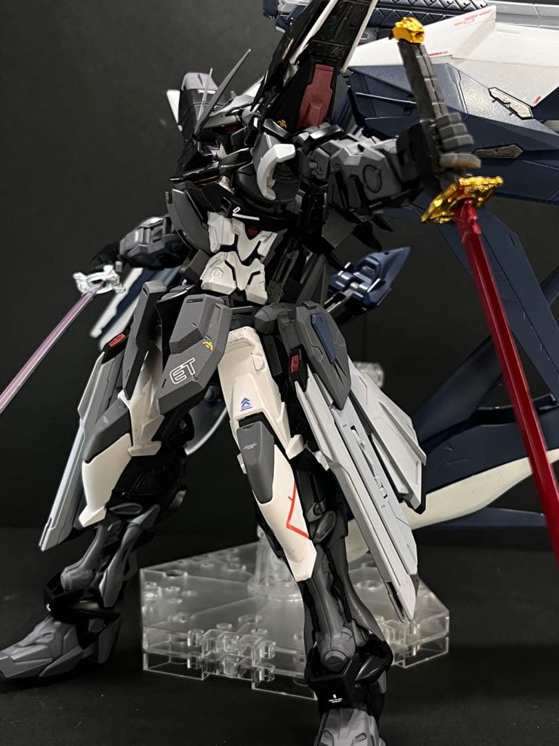 ガンプラ　全塗装完成品　MG ガンダムアストレイ