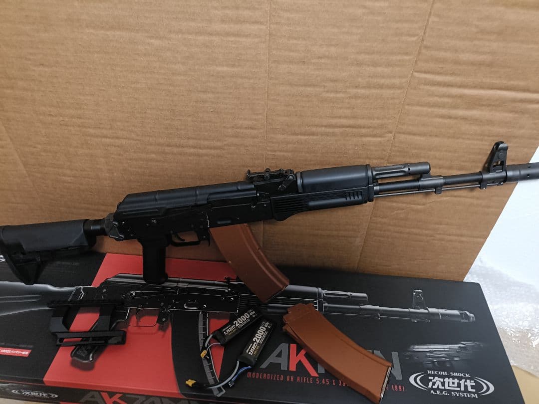 ト*ド様 東京マルイ 次世代電動ガン AK74MN　マガジン　サイドレール　リポ