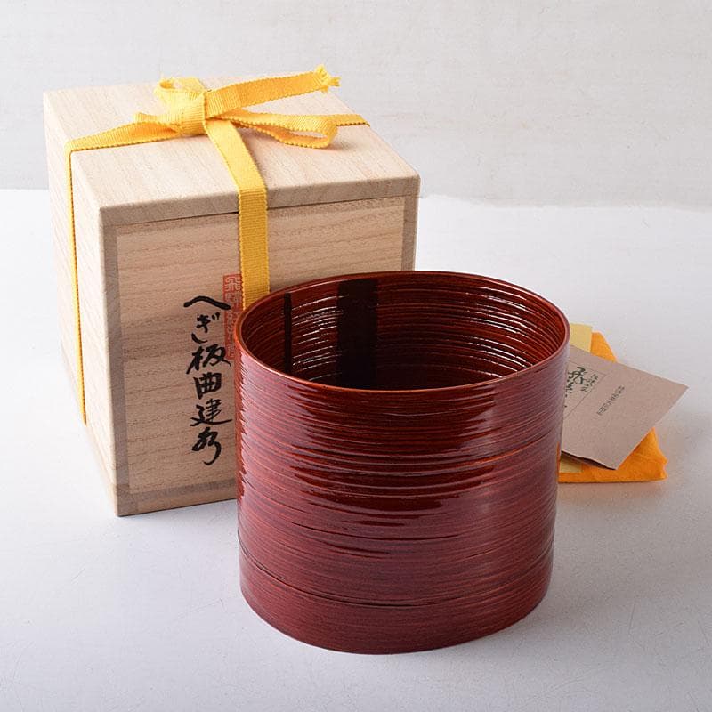 茶道具　伝統工芸　飛騨紅春慶塗　へぎ板曲建水　共箱　C　7863