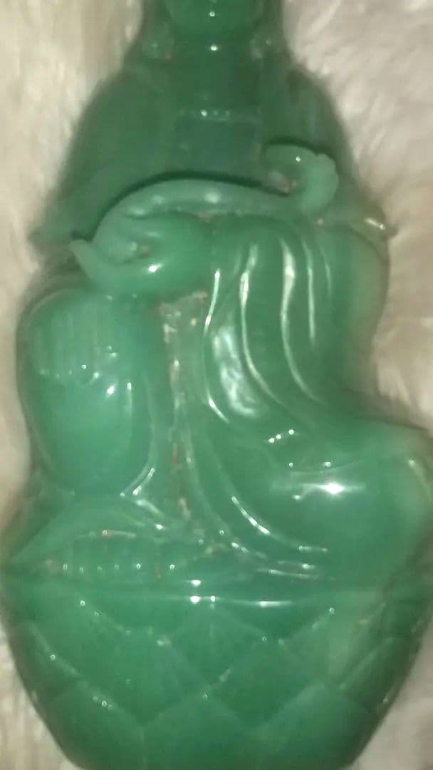 インド翡翠の仏像