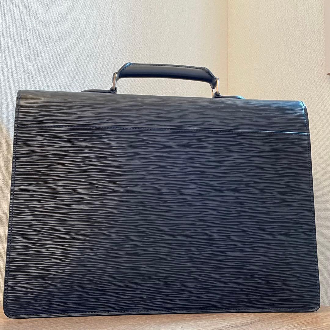 【にんにん】ルイヴィトン　エピ セルヴィエット　コンセイエ ブラック