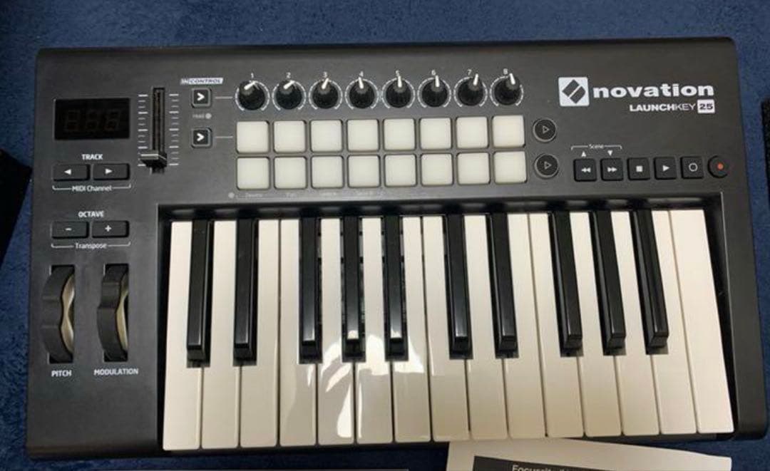 Novation Launchkey 25 MIDIキーボード