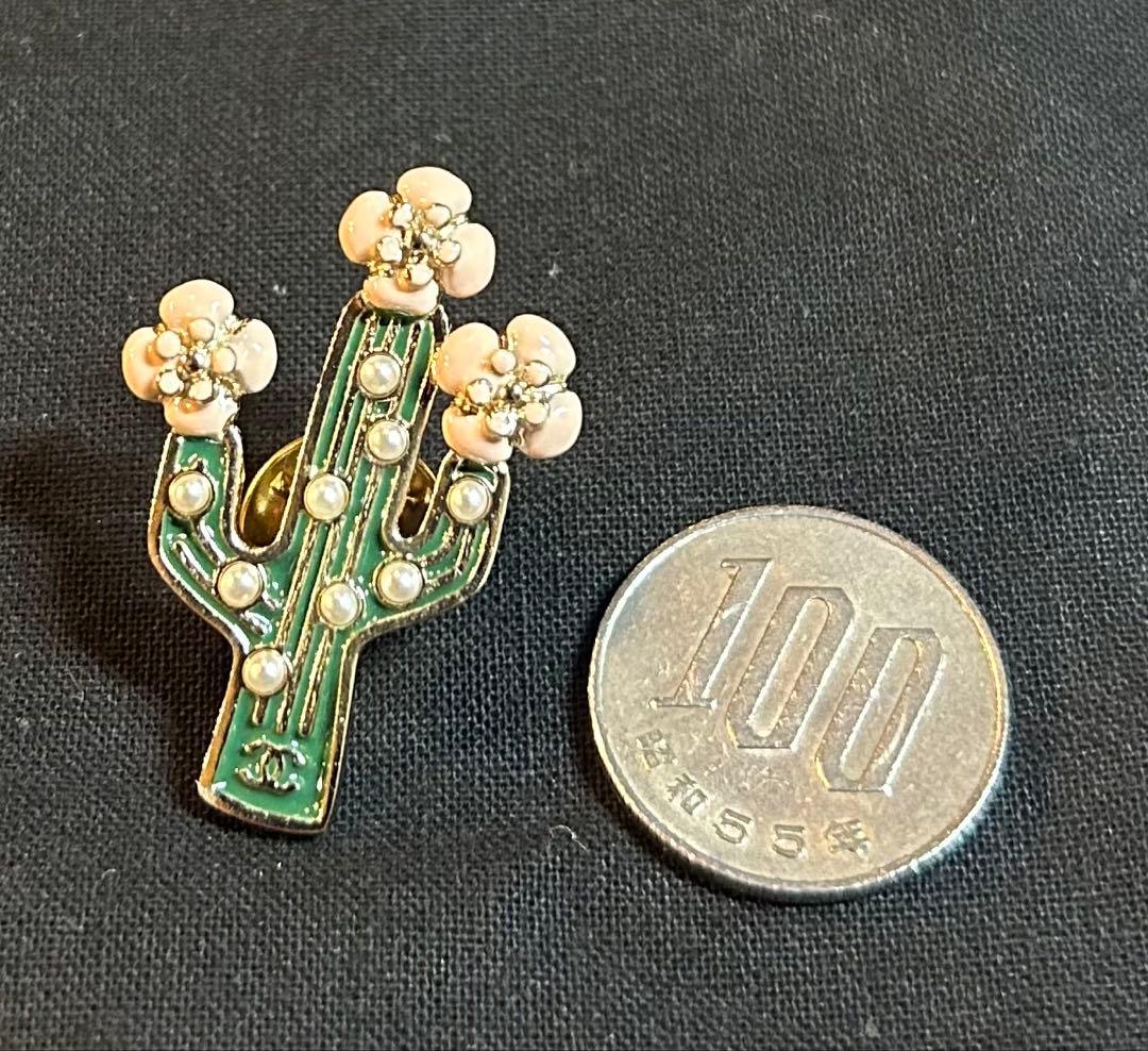 CHANELシャネル　ピンバッジ　ブローチ　サボテン　CCマーク