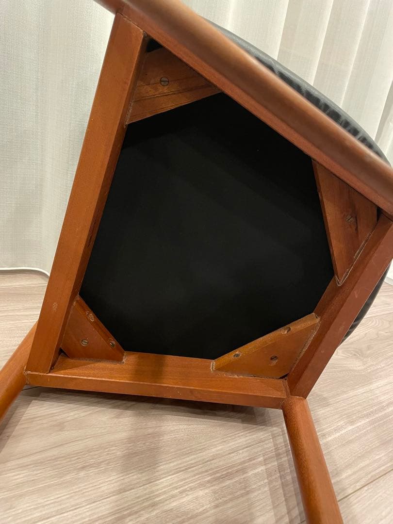 A.H. McIntosh 円形ダイニングテーブル