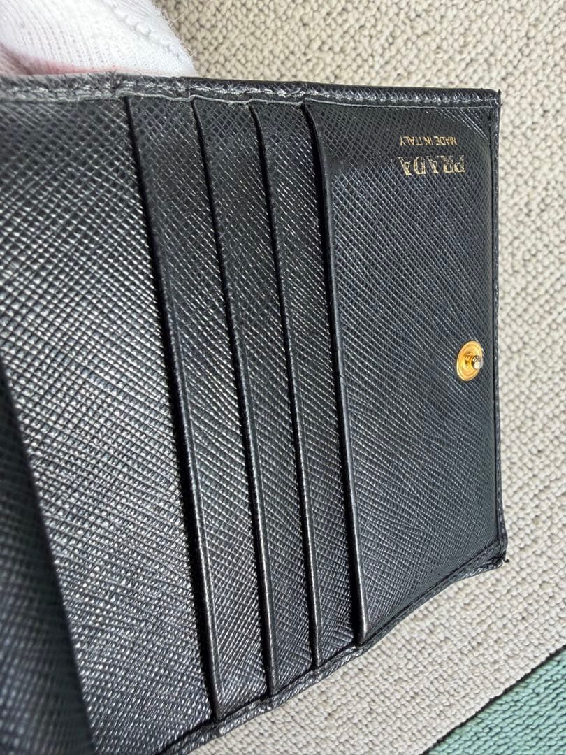 PRADA 二つ折り財布