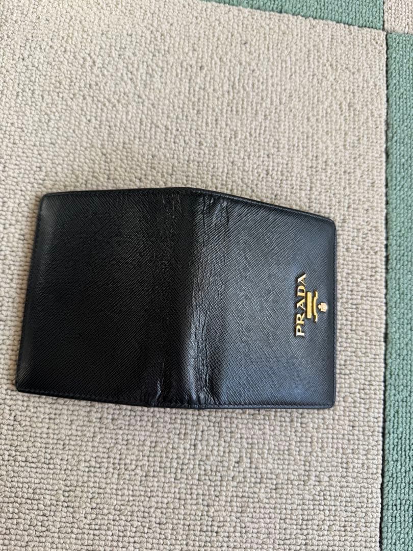 PRADA 二つ折り財布