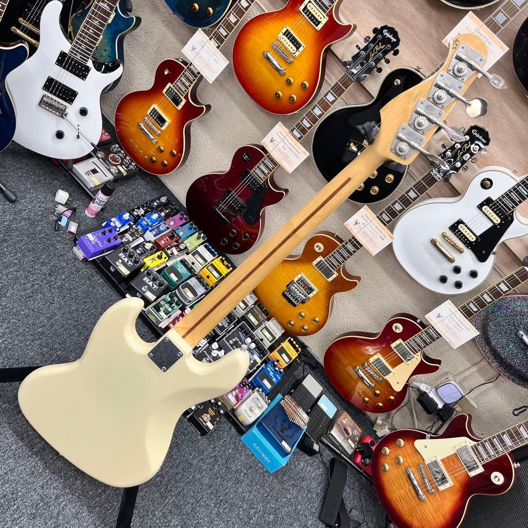 【10677】 history ジャズベースタイプ ホワイト系再塗装？