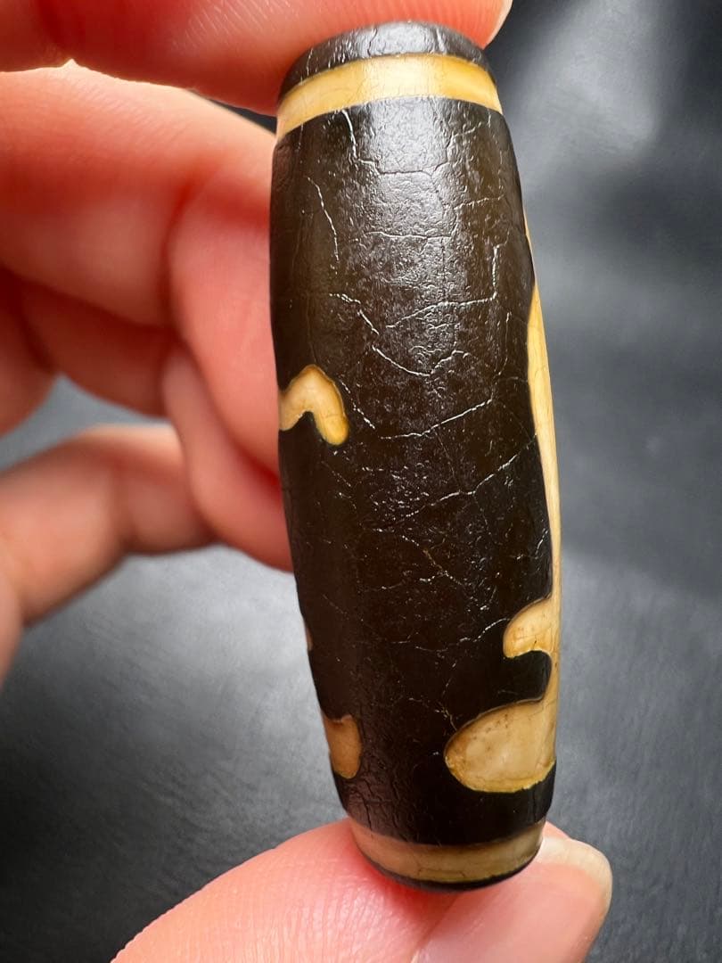 070687  火供天珠瑪瑙観音天珠　13.7*40ミリ