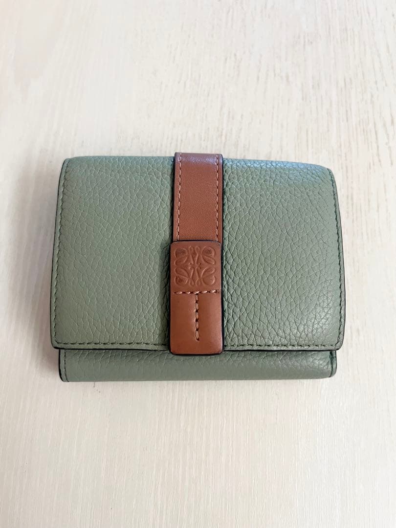 LOEWE(ロエベ) グリーン　三つ折り財布