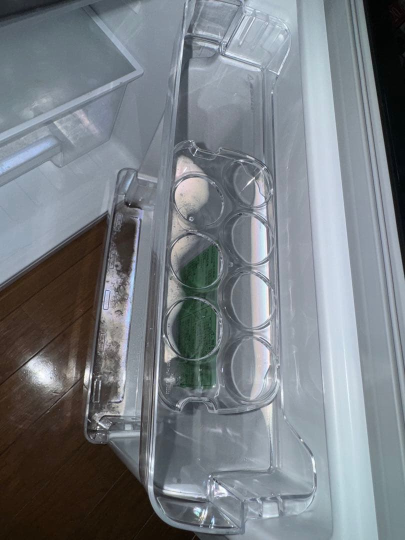 黒色冷蔵庫 冷凍室付き 収納力抜群